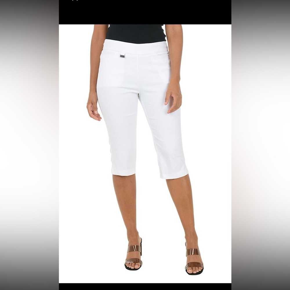 St. John’s Bay White Capri Pants Size 8P Petite Mid Rise Stretch Casual